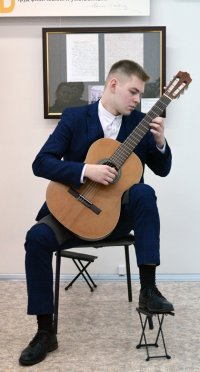 В Культурно-выставочном центре «Радуга» состоялся благотворительный концерт гитарной музыки «Мелодии души».